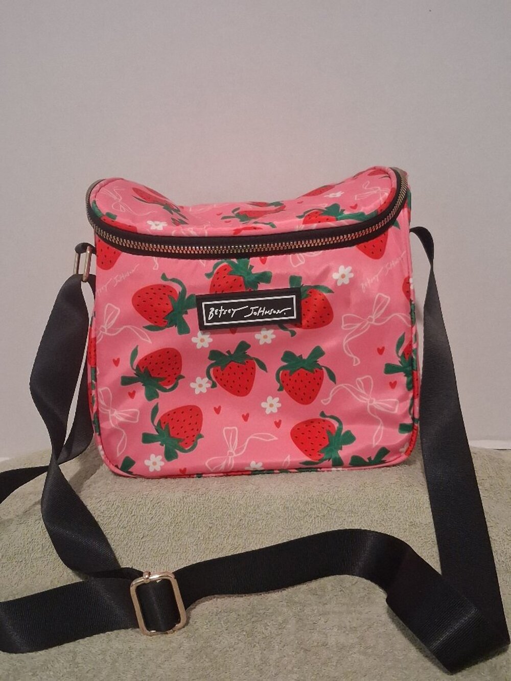 Betsey Johnson Flowers/Strawberries/Hearts Crossbody Lunch Bag Insulated Cooler